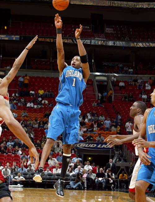 温哥华白浪公布下赛季阵容：已行使合同选项，与穆勒续约一年（温哥华白浪官宣新赛季名单：执行合同选项，穆勒续约一年）