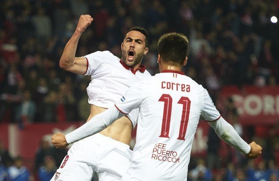 雷迪克盛赞艾顿防守端表现：他能做很多事情，甚至能换防马克西（雷迪克称艾顿防守全面：能胜任多项任务，甚至可换防马克西）