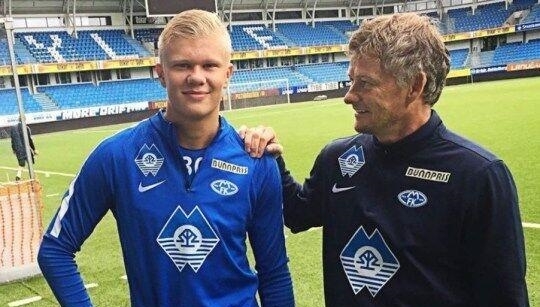 TA：曼联有B费1年选择续约条款，沙特、欧洲一些俱乐部关注他（英媒：曼联握有B费一年续约选项，沙特及多家欧洲俱乐部关注）