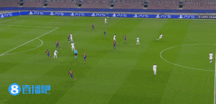 解锁体验卡，英乙比赛中裁判受伤，一球迷走下看台参与执法