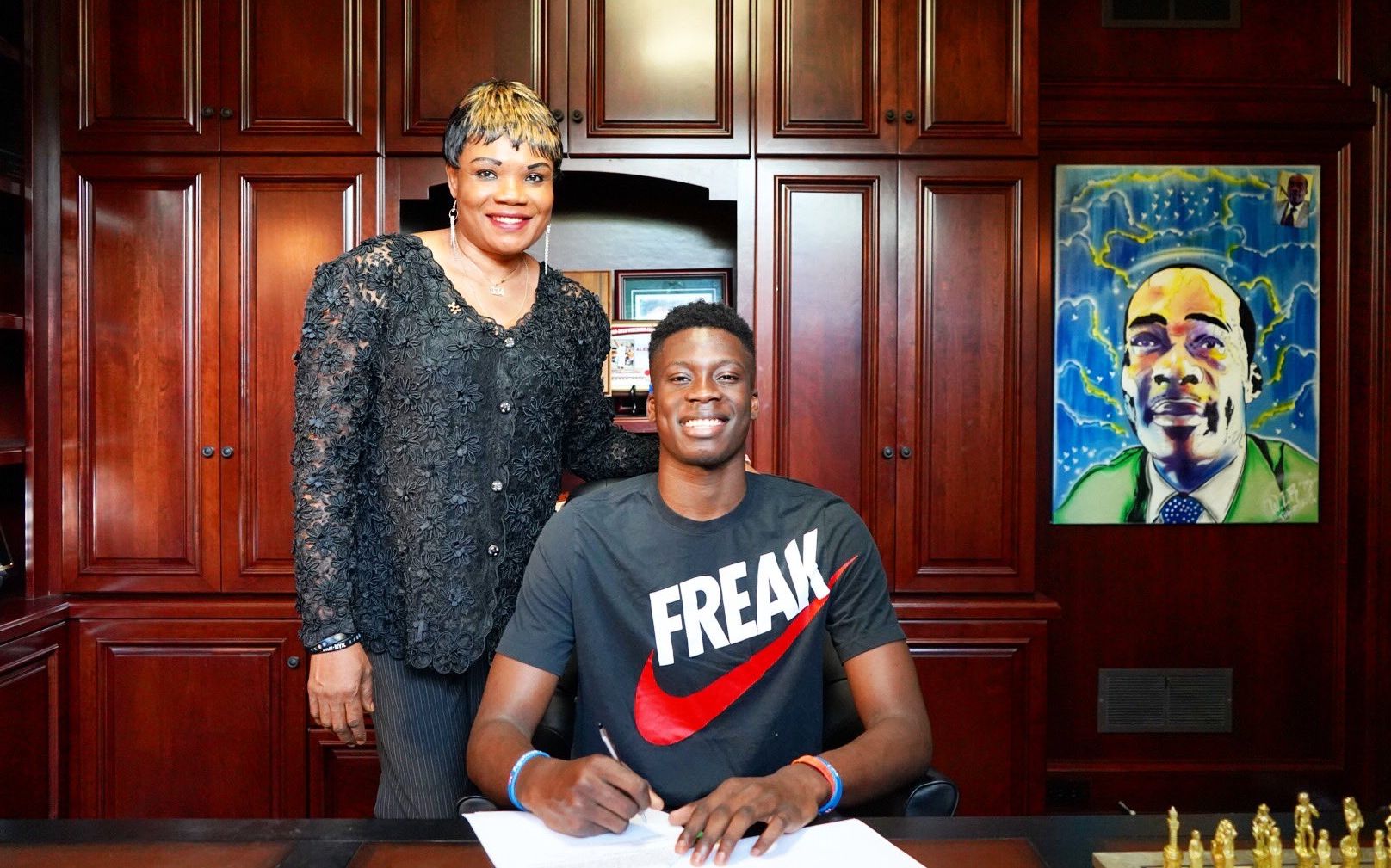 11球，巴萨是欧冠改制以来打入乌龙球最多的球队（巴萨欧冠改制后乌龙球达11个，居各队之最）